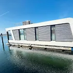 Floating Nr 1 Hébergement de vacances *