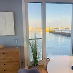 Floating Nr 1 Hébergement de vacances *