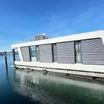 Floating Nr 1 Дом отдыха Лабё