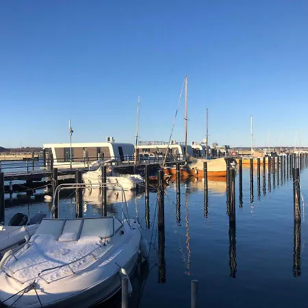 Floating Nr 1 Ferienhaus *