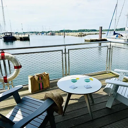 Floating Nr 1 * Laboe