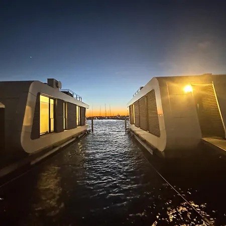 Floating Nr 1 * Laboe