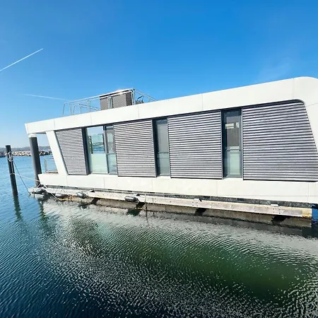 Floating Nr 1 Ferienhaus *