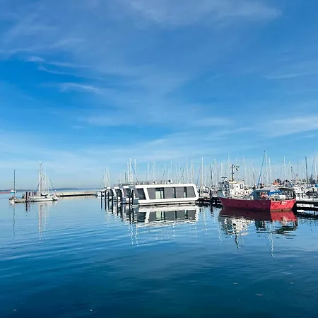 Floating Nr 1 Ferienhaus *