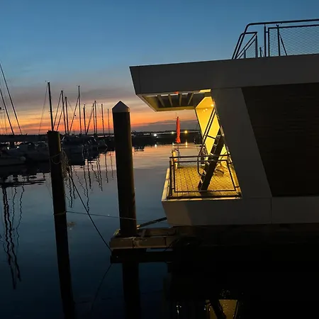 Floating Nr 1 Hébergement de vacances