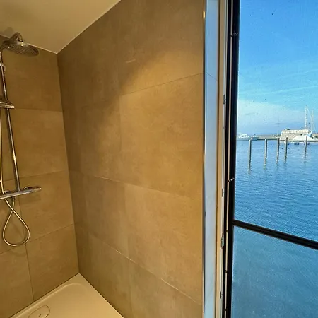 Floating Nr 1 Casa de Férias Laboe