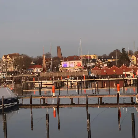 Prázdninový dům Floating Nr 1 *